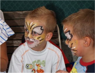 Kinder werden geschminkt - Copyright www.auverein.at