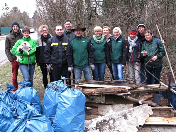 Frhjahresputz in der Felixdorfer Au Foto: Michael Rousek