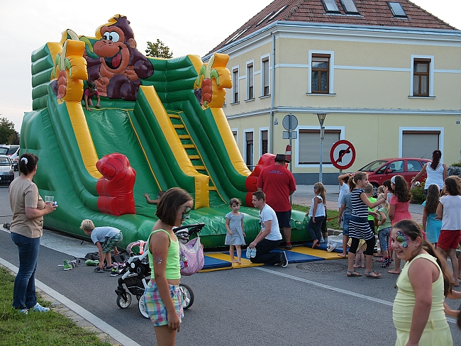Auverein am Dorffest in Felixdorf Foto: Don RoMiFe